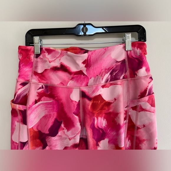 Athleta Ultimate Stash II Capri Leggings Painted Energy Coral, size L - Picture 3 of 8